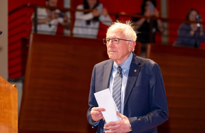 Bernie Sanders wants tech giants to put a halt on AI development
