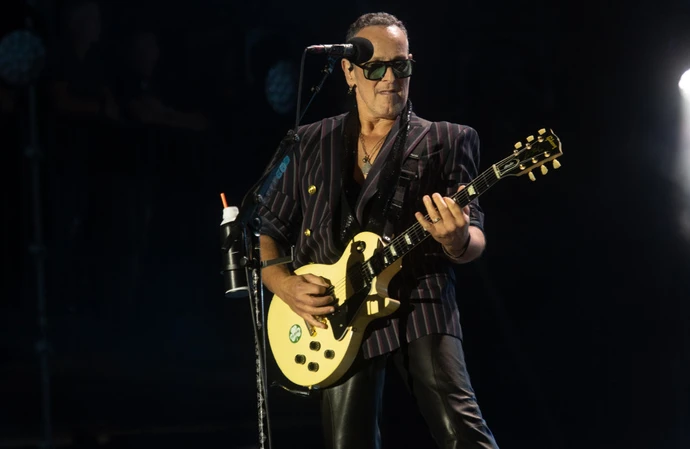 Vivian Campbell is undergoing cancer treatment again