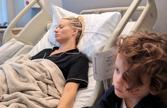 Kimberly Wyatt and her son Ford in hospital / © Instagram