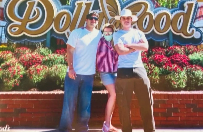 Britney Spears and her sons at Dollywood (c) Instagram