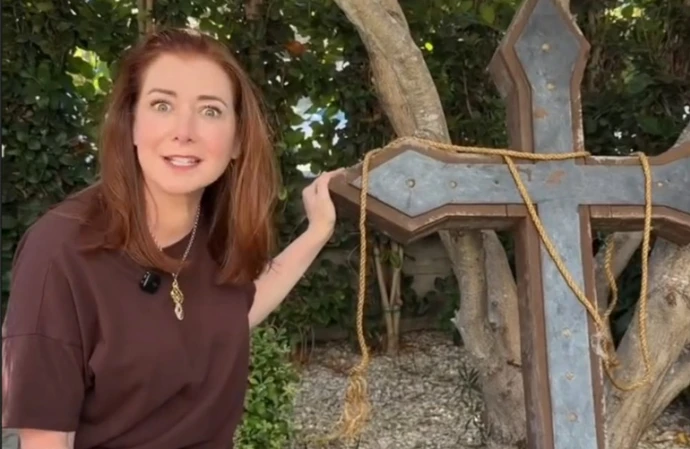 Alyson Hannigan uses Buffy props for Halloween