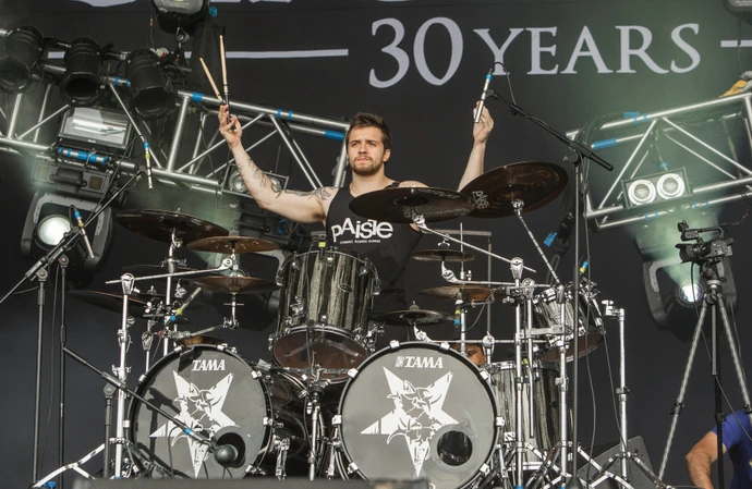 Eloy Casagrande performing with his former band Sepultura in 2015